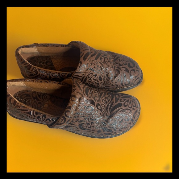 B.O.C. BORN Concept Women Brown Tooled Leather Comfort Nursing Clog...Sz 8.5 - Picture 4 of 14